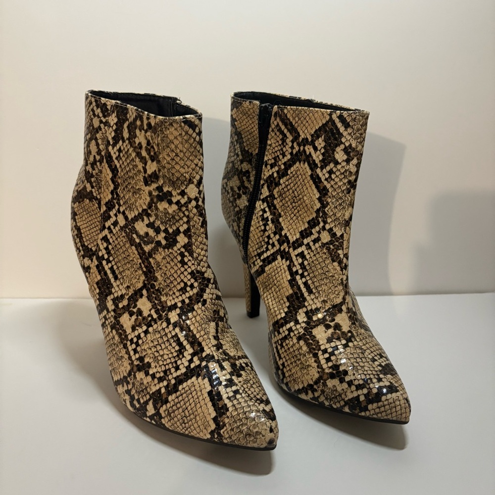 NWT Snakeskin Pattern Ankle Boots - Picture 2 of 5